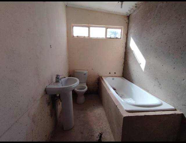 2 BEDROOM HOUSE FOR SALE IN BEZUIDENHOUT VALLEY